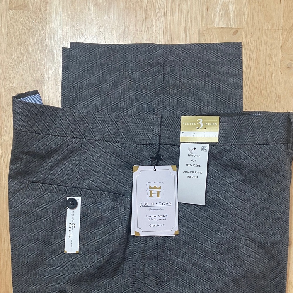 HAGGAR  W38/L29 Men's Dk Gray Flat Front Pants w expandable hidden waist band